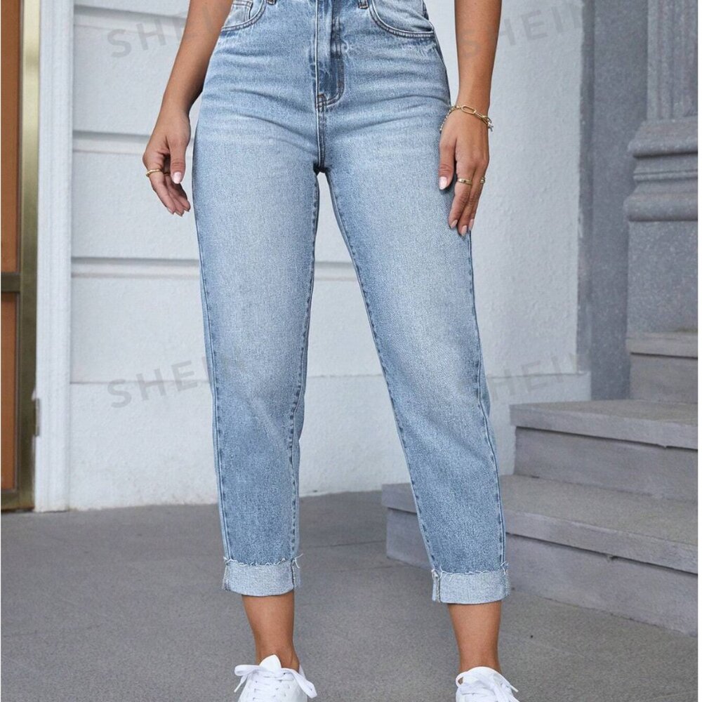 Women's Relaxed Fit Cropped Denim Pants with Rolled Hem and Pockets